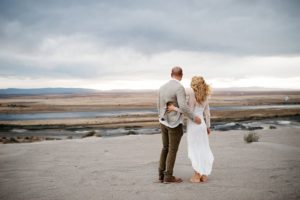 sanddunesengagementphotosengagementphotoswhitesanddesertengagementphotostoniechristinephotographyseattleweddingphotographer_0100