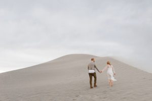 sanddunesengagementphotosengagementphotoswhitesanddesertengagementphotostoniechristinephotographyseattleweddingphotographer_0100