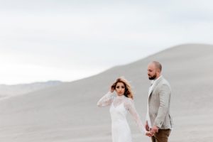 sanddunesengagementphotosengagementphotoswhitesanddesertengagementphotostoniechristinephotographyseattleweddingphotographer_0100