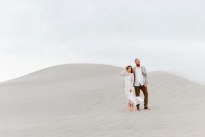 sanddunesengagementphotosengagementphotoswhitesanddesertengagementphotostoniechristinephotographyseattleweddingphotographer_0100