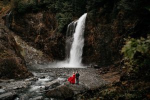 FranklinFallsEngagementPhotosPNWPhotographerTonieChristinePhotographyPacificNorthwestWeddingPhotographer