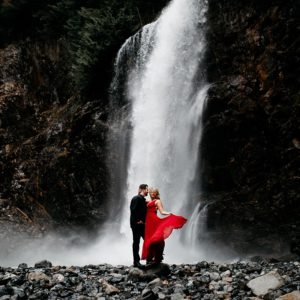 FranklinFallsEngagementPhotosPNWPhotographerTonieChristinePhotographyPacificNorthwestWeddingPhotographer