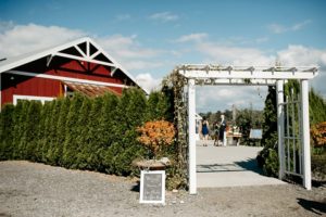 FarmatSwanTrailsWeddingPhotosSwanTrailsSnohomishWeddingSeattleWeddingPhotographer