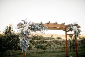 FarmatSwanTrailsWeddingPhotosSwanTrailsSnohomishWeddingSeattleWeddingPhotographer