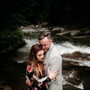 franklinfallsphotosfranklinfallsengagementphotospacificnorthwestphotographertoniechristinewoodinvilleweddingphotographer