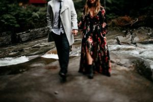 franklinfallsphotosfranklinfallsengagementphotospacificnorthwestphotographertoniechristinewoodinvilleweddingphotographer