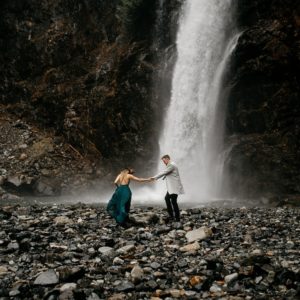 franklinfallsphotosfranklinfallsengagementphotospacificnorthwestphotographertoniechristinewoodinvilleweddingphotographer
