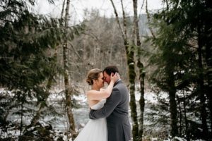 PNWElopementPhotographerAdventureElopementPhotographerAdventureElopementSnowingElopementHoodRiverOregonWeddingSeattleElopementPhotographer