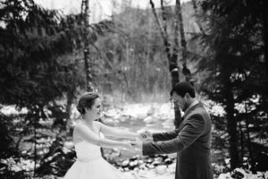 PNWElopementPhotographerAdventureElopementPhotographerAdventureElopementSnowingElopementHoodRiverOregonWeddingSeattleElopementPhotographer