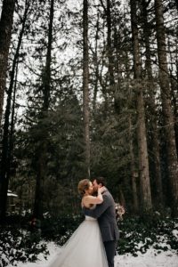 PNWElopementPhotographerAdventureElopementPhotographerAdventureElopementSnowingElopementHoodRiverOregonWeddingSeattleElopementPhotographer