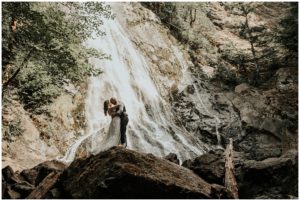 WaterfallelopementPhotosPNWAdventureElopementbyaWaterfallPNWPhotographerTonieChristineAdvendtureElopementPhotographer