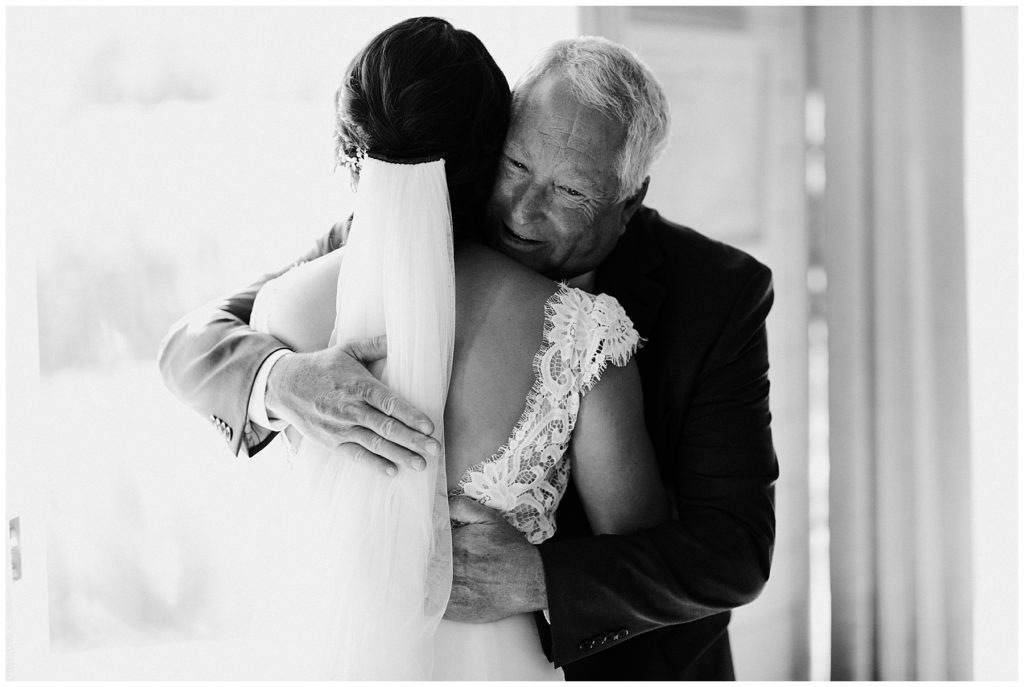 Tsillan Cellars // PNW Wedding Photographer // Intimate Wedding