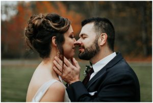 couple kissing